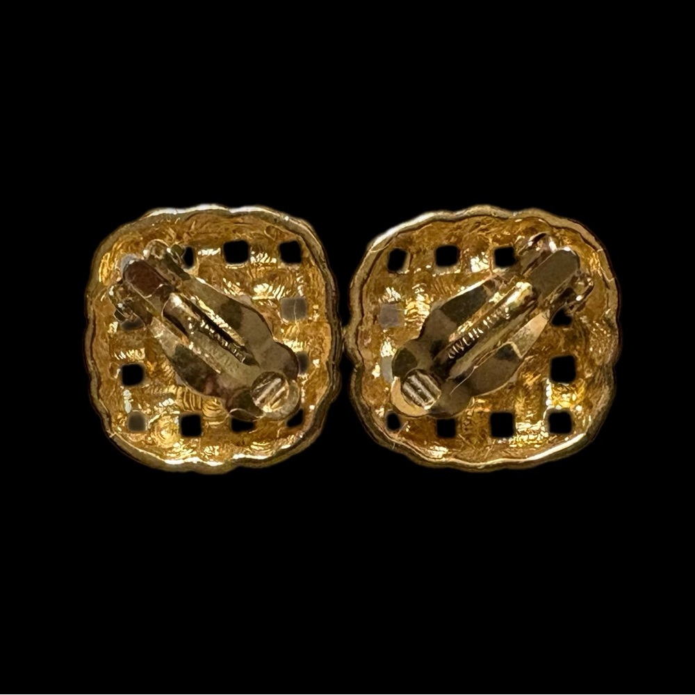 Givenchy Vintage gold-tone basket weave clip-on earrings - Picture 4 of 5